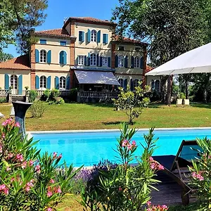 Couette-café Oh, Le Château!, Almayrac